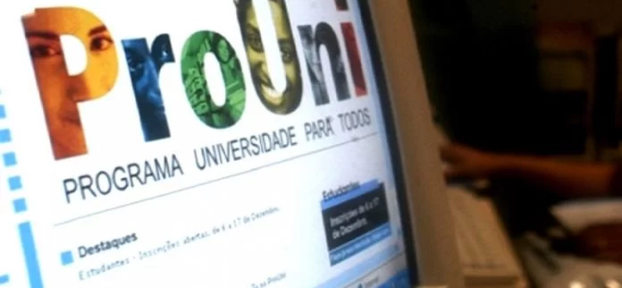 Prouni divulga resultado com listas de aprovados