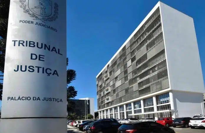 TJ - PR promove Concurso Público com 27 vagas para juiz com salário de até R$30 mil